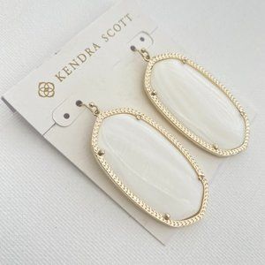 Kendra Scott Danielle Gold Earrings in White mother of Pearl